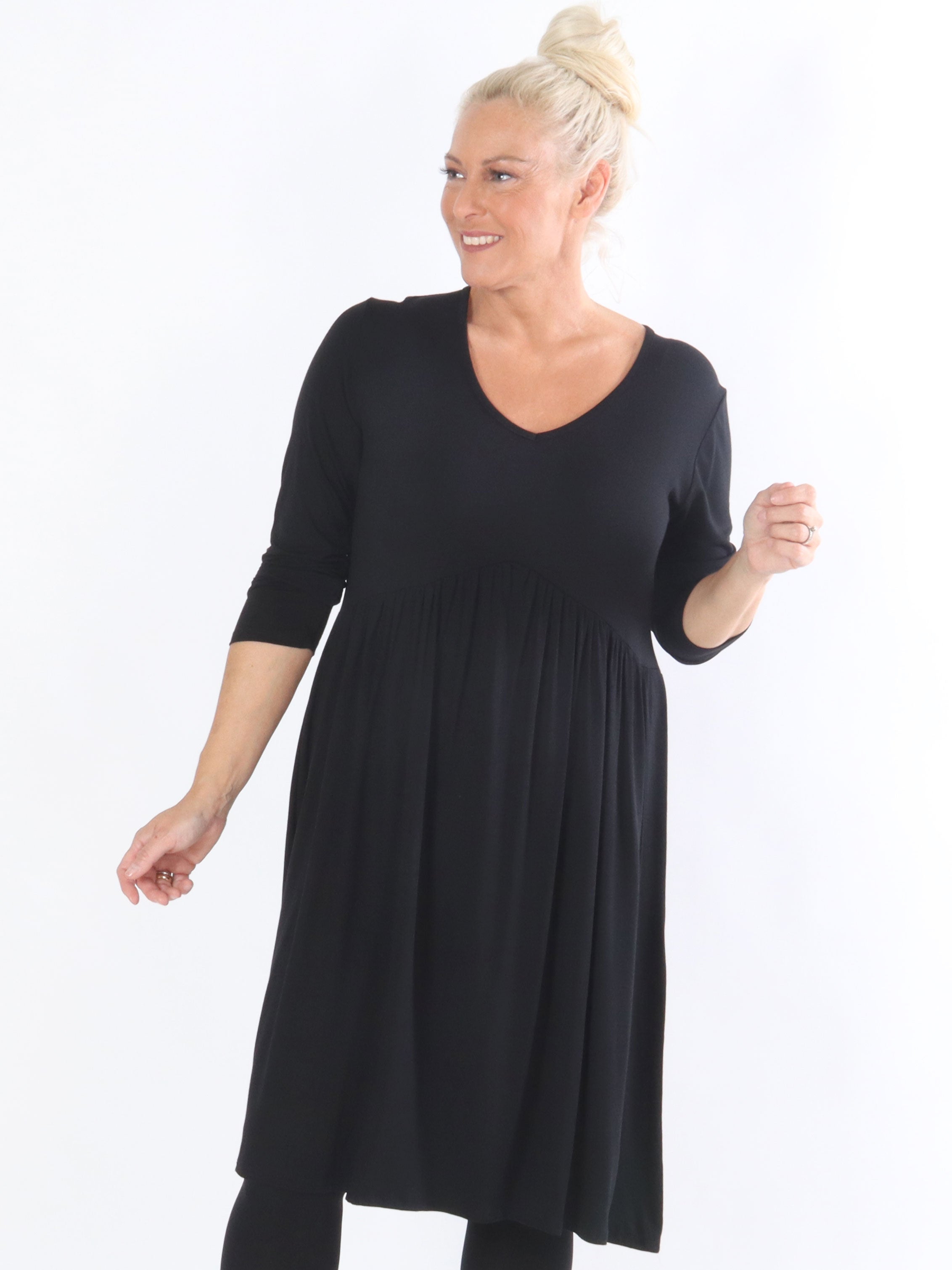 Yolanda - Enkel klänning med sömnad under bröstet